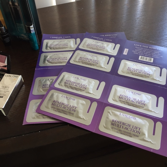 LANCOME 20-Piece Beauty Bag of Goodies! - Picture 4 of 7